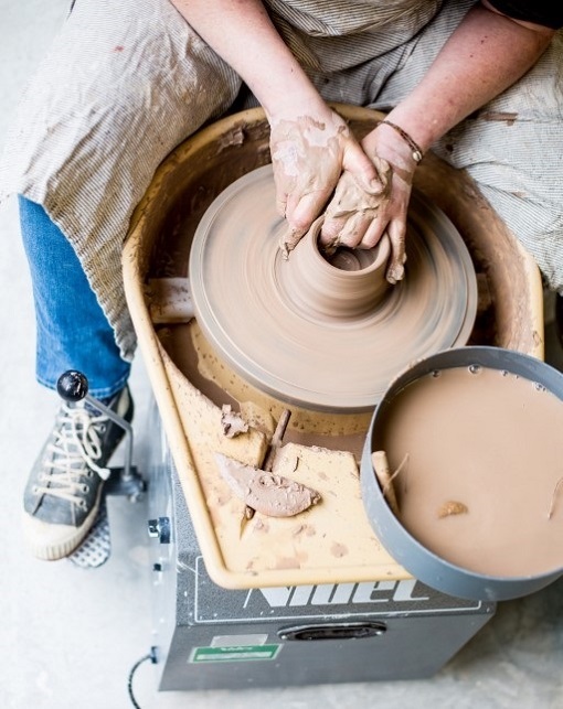 Wekelijkse cursus - keramiek, pottendraaien, handopbouw, glazuren & pottenbakken